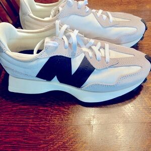 Brand New New Balance Women’s 327 shoes